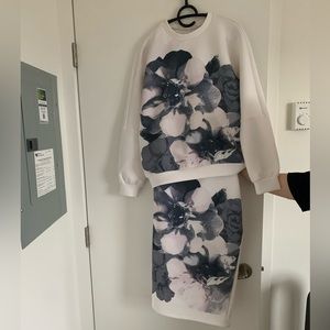 Sweatshirt with skirt set